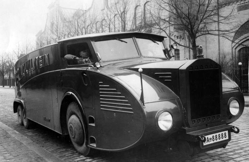 Stromlinienförmiger Lastwagen von Rumpler